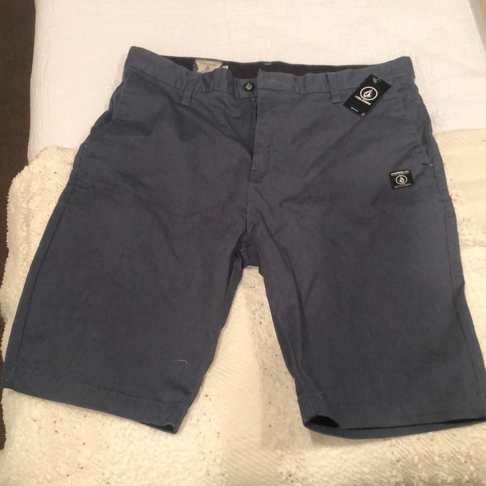 Volcom men’s shorts Brand New